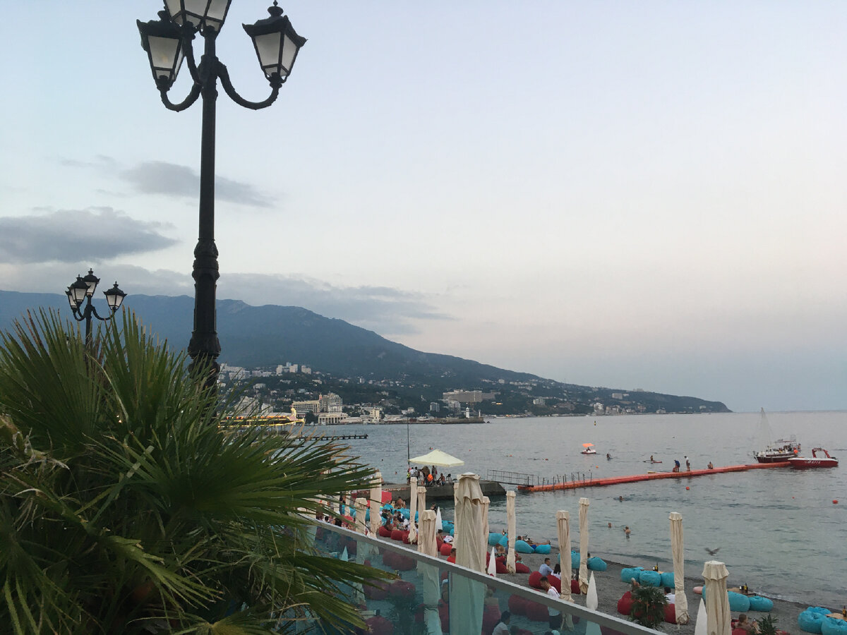 На набережной