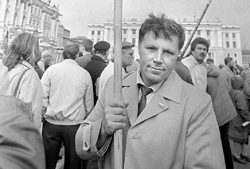 Александр Шмонов на митинге на дворцовой площади примерно за месяц до покушения