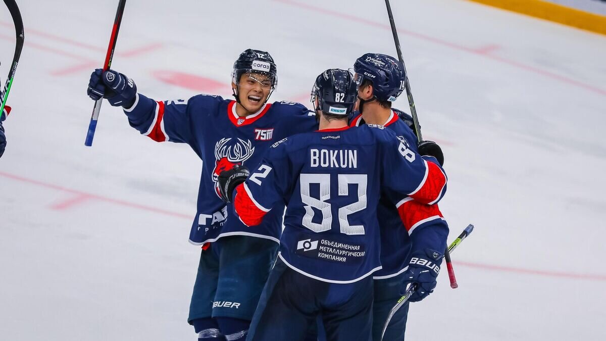    Японский хоккеист "Торпедо" Ю Сато (слева)© пресс-служба ХК "Торпедо"