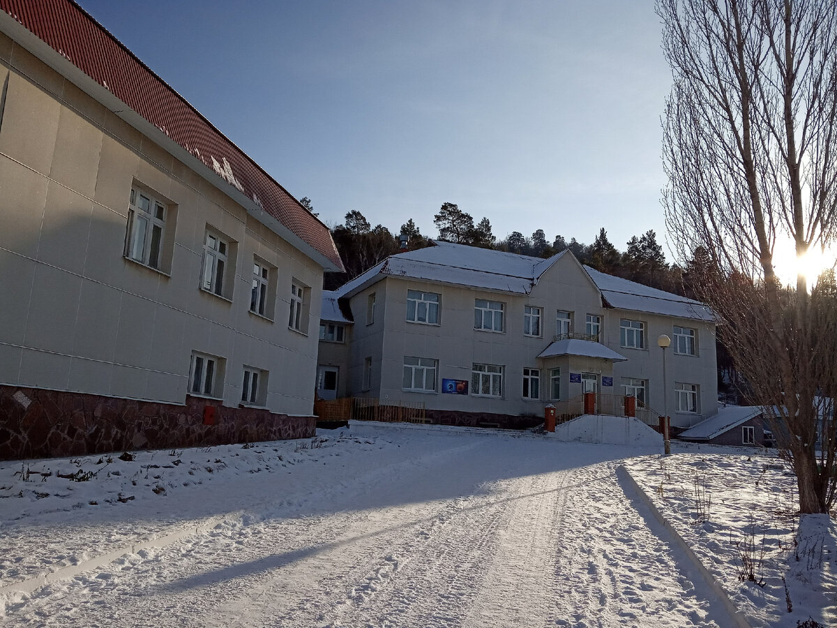 Школа в деревне Иргизлы (Авторство: Рәшиҙә Ғизәтуллина. CC BY-SA 4.0, commons.wikimedia)