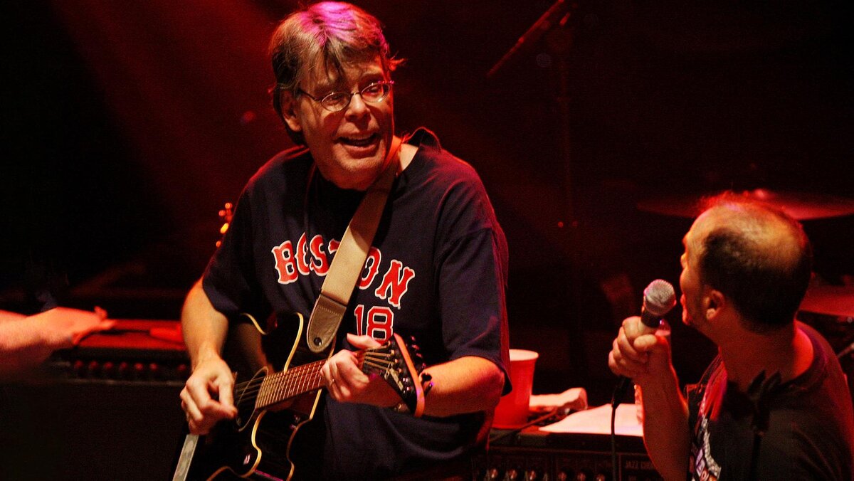 Выступление группы Rock Bottom Remainders, Evan Agostini/Getty Images