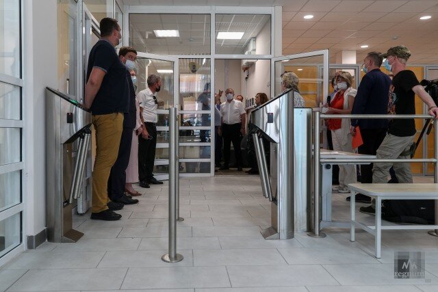    Вход в школу Алексей Колчин © ИА REGNUM