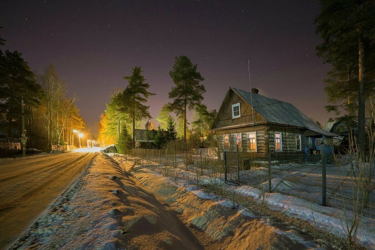 Дачный домик вечером