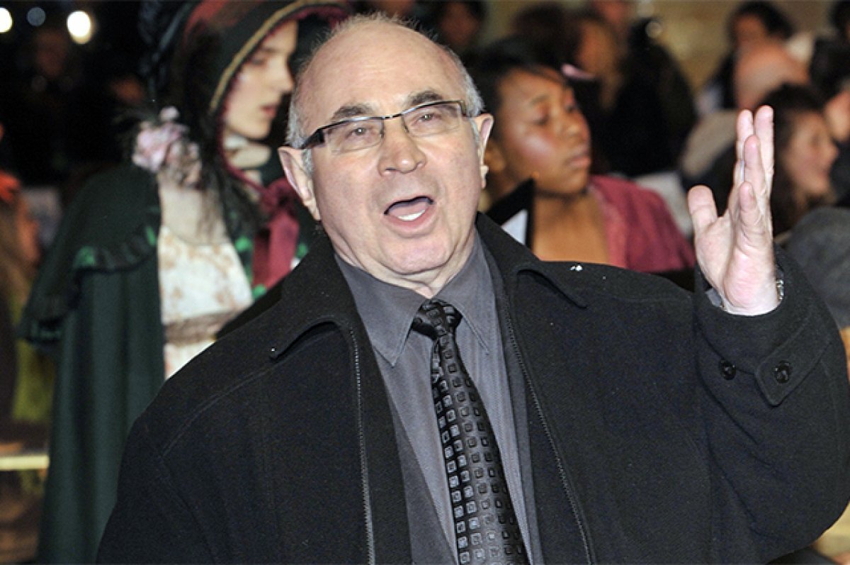    Боб Хоскинс.