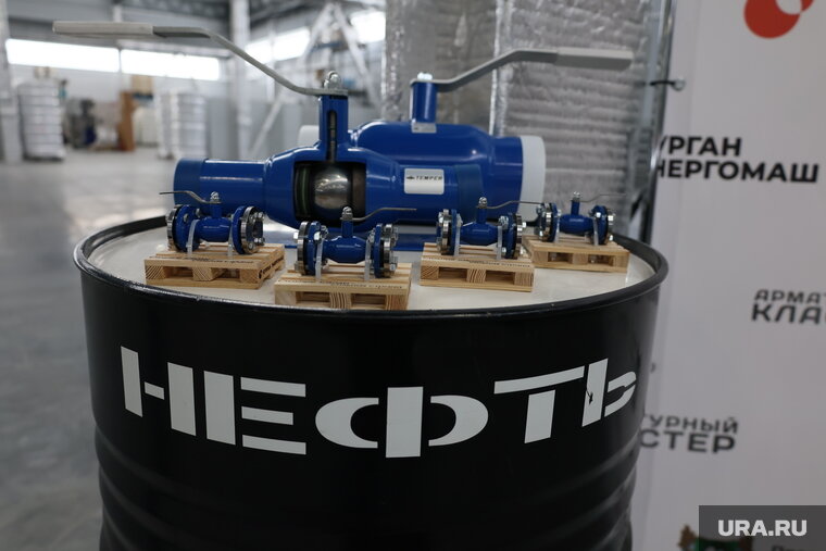    Россия отгрузила половину своей нефти Urals в Азию, сообщает Reuters