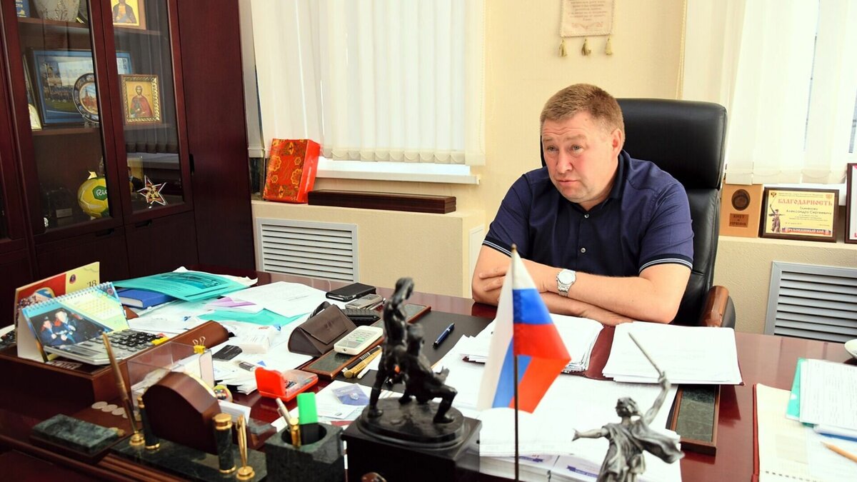     Ухода Александра Глинянова с поста главы регионального спорткомитета волгоградцы ждали не один год. При нём спорт в Волгоградской области просел по всем фронтам — мы растеряли всю былую славу и победные традиции. Вспоминаем, какой была эта эпоха применительно к разным видам спорта.