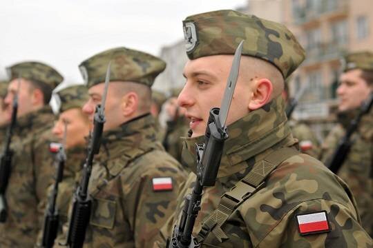    Польша привлекла армию к строительству заграждения на границе с Россией