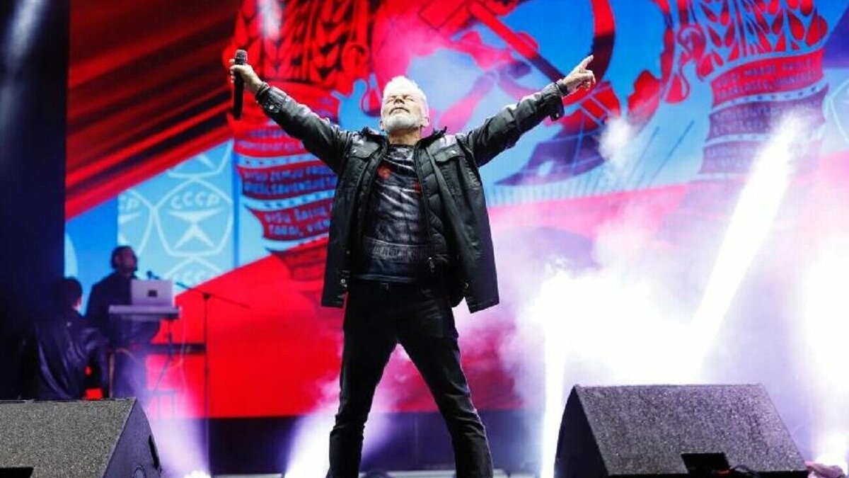     Народный артист России на Дне народного единства в Пятигорске исполнил все свои хиты, сообщает администрация города.