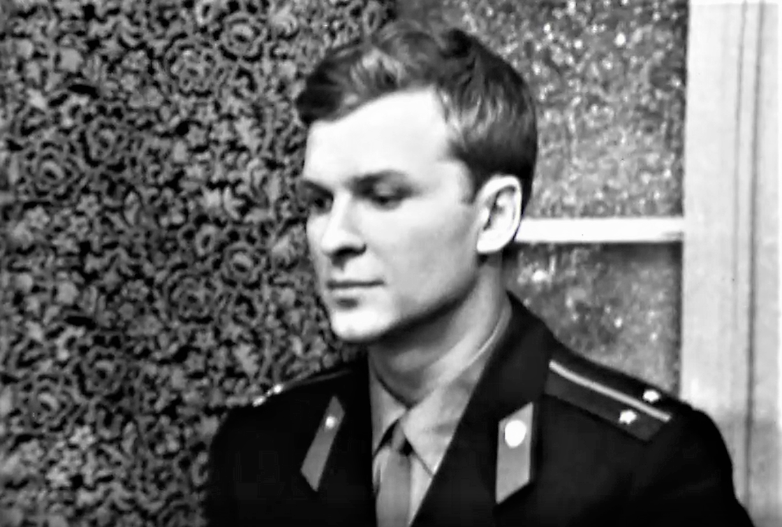 Кадр из телеспектакля "Солдаты в синих шинелях" (1969)