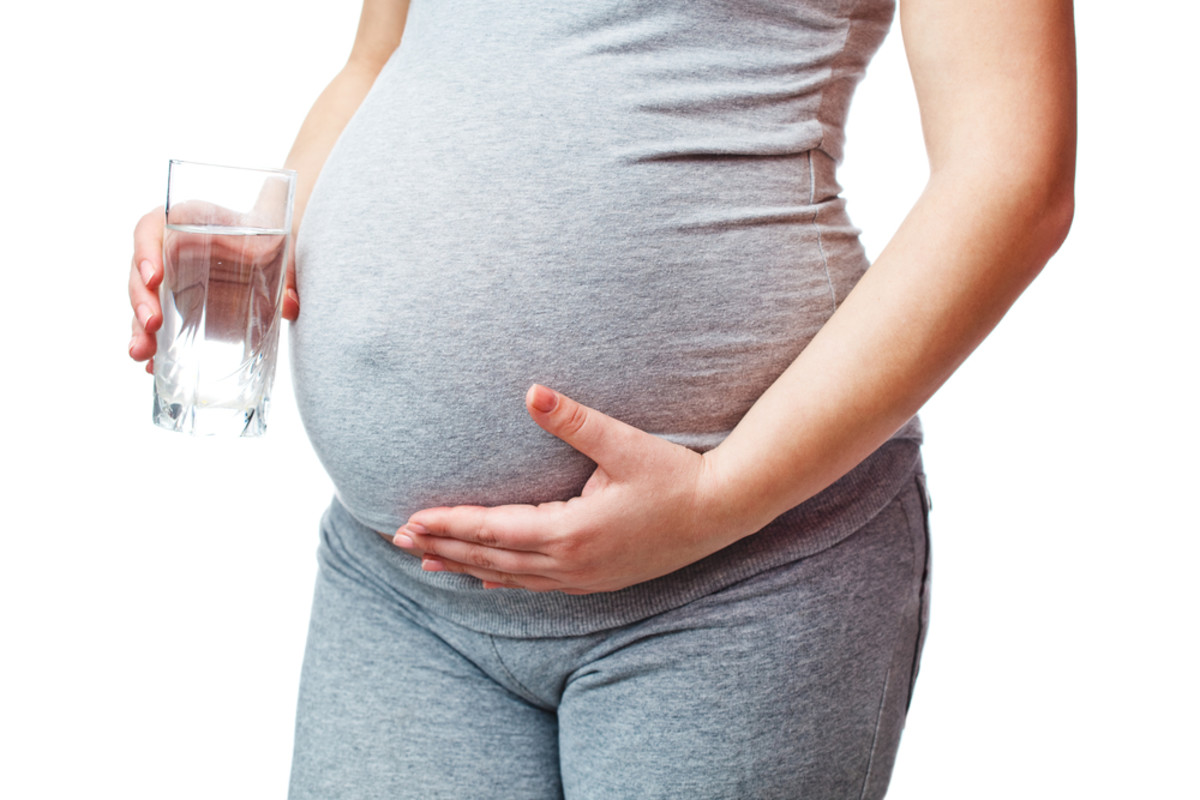 Пьющие беременные ея. Воды беременность. Воды беременной женщины.