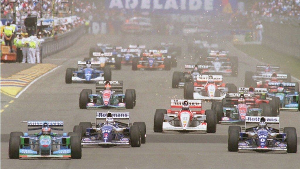 Шумахер крайний слева, Хилл крайний справа. Старт гонки