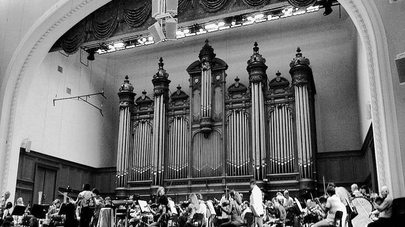 Тема выбора репертуара актуальна среди музыкантов, так как зачастую затрагивает проблему внутреннего цензора артиста в виде дилеммы между желанием исполнять одни музыкальные произведения и тем, какие произведения желает услышать публика. Бывают случаи, когда эти желания каким-то образом совпадают.