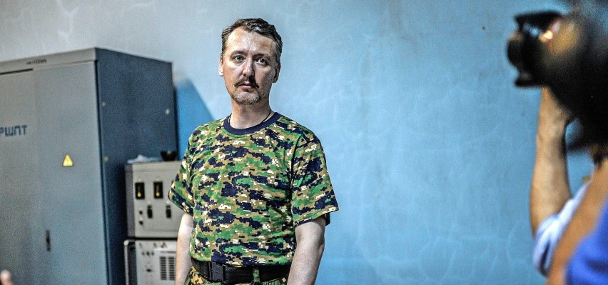 Игорь Гиркин, известный как "Стрелков", полковник российской секретной службы ФСБ. Здесь в роли "министра обороны Донецкой Народной Республики" в 2014 году © AFP