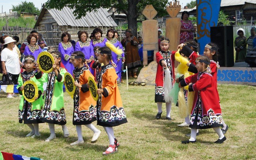 Нанайцы (устаревшее гольды) являются коренным малочисленным народом Дальнего Востока. В мире всего около 16 000 нанайцев.-21