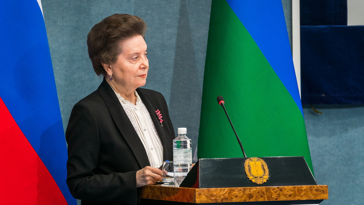    Губернатор Наталья Комарова подписала постановление о помощи пострадавшим при обрушении дома в Нижневартовске