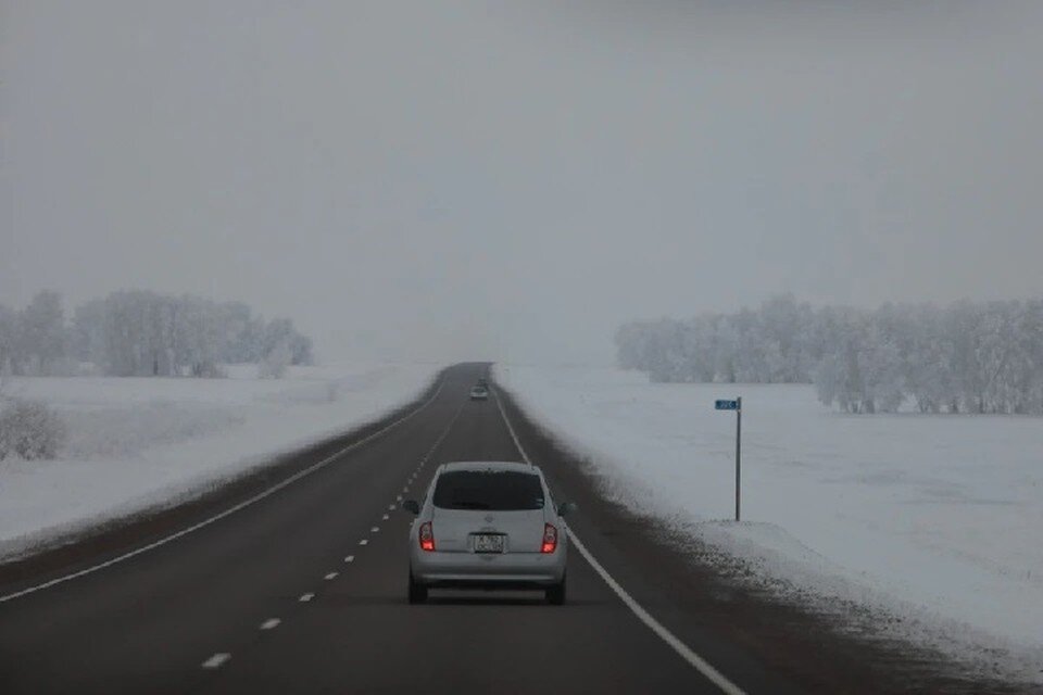     У автомобилистки пробило колесо, когда она вместе с семьей возвращалась домой в Московскую область  ГУ МВД России по Самарской области