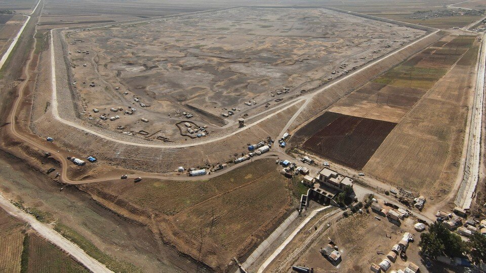     По данным МО РФ, атака будет производиться с помощью произведенных кустарным путем беспилотников и реактивных систем залпового огня  REUTERS