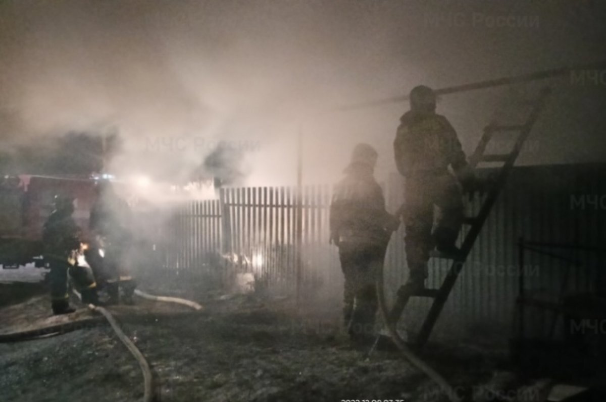    В ночь на 8 декабря в п.г.т. Волжский произошёл большой пожар - сгорел дом