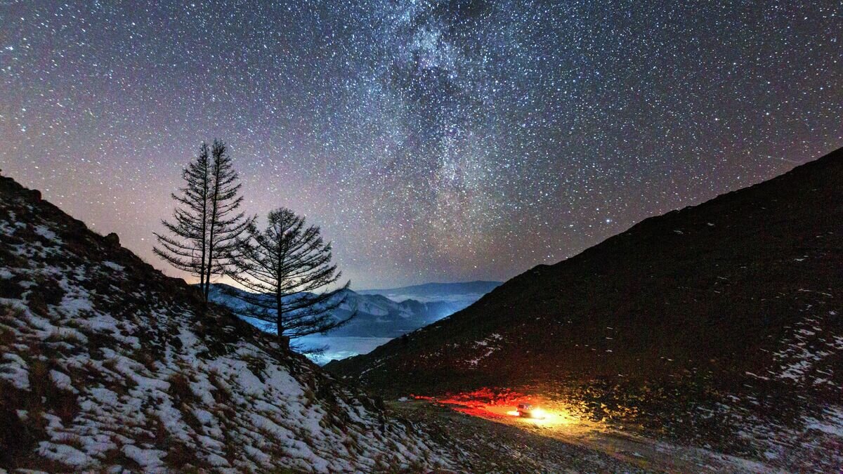 Млечный путь в долине реки Анга, которая впадает в озеро Байкал© РИА Новости / Владимир Смирнов