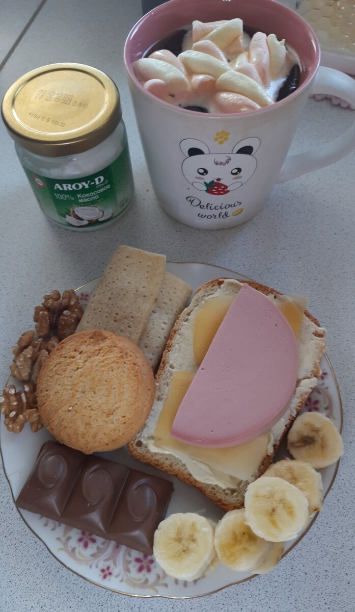 Можно подумать, что это очень много. Но я на интервальном голодание 10×14. Раз в 3 дня позволяю себе сладкое