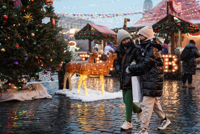    Новогодняя ярмарка на Красной площади в Москве ©Пелагия Тихонова РИАМО