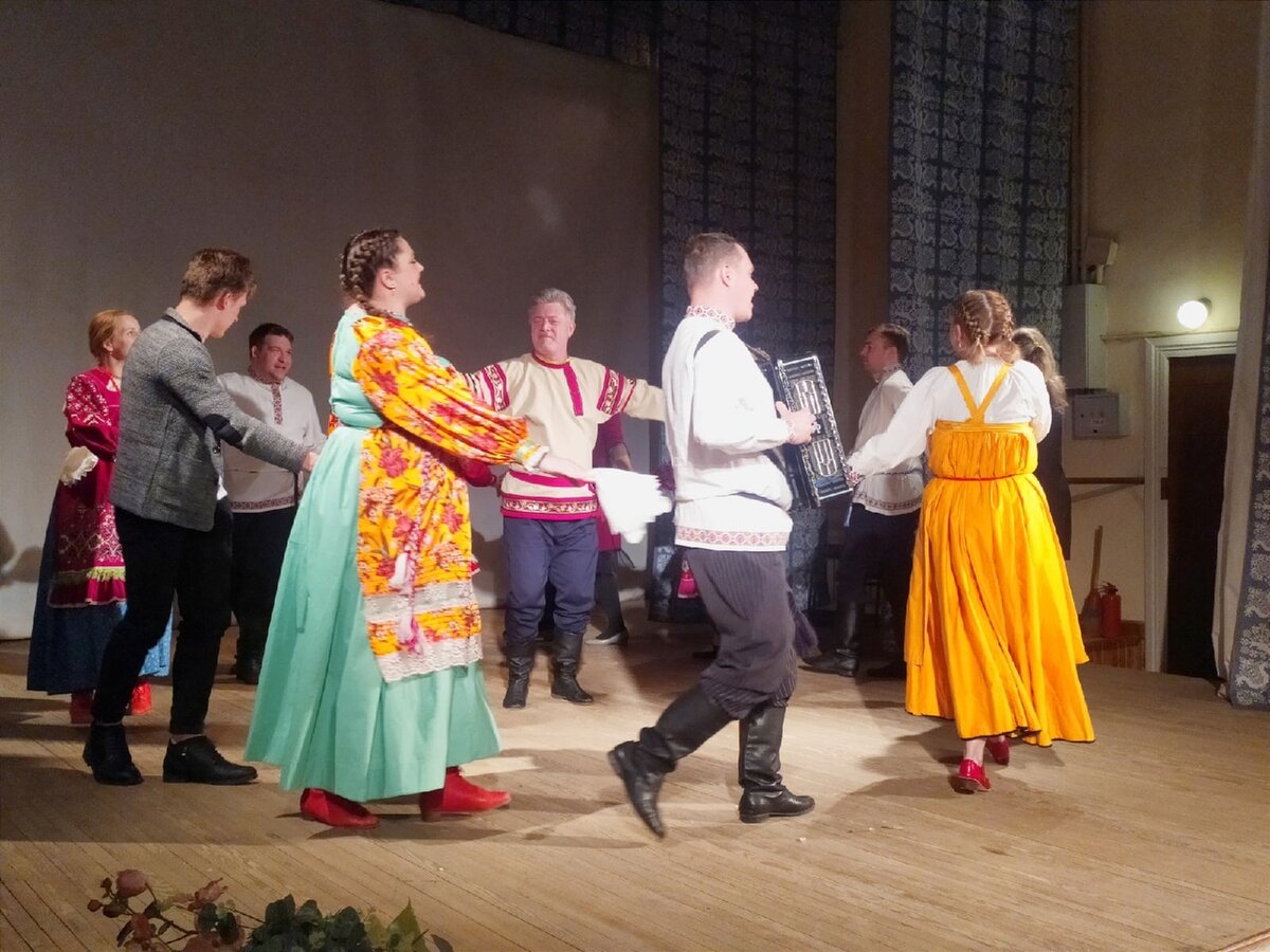 День Семена-Летопроводца – это, в том числе, начало сезона свадеб, и сапожовские артисты показали, как женихи выбирали невест