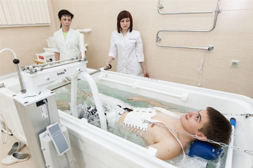 Подводное вытяжение позвоночника Фото: https://pted.ru/ozdorovitelnoe_oborudovanie/Podvodnoe_vertikalnoe_vyityajenie_pozvonochnika/ 