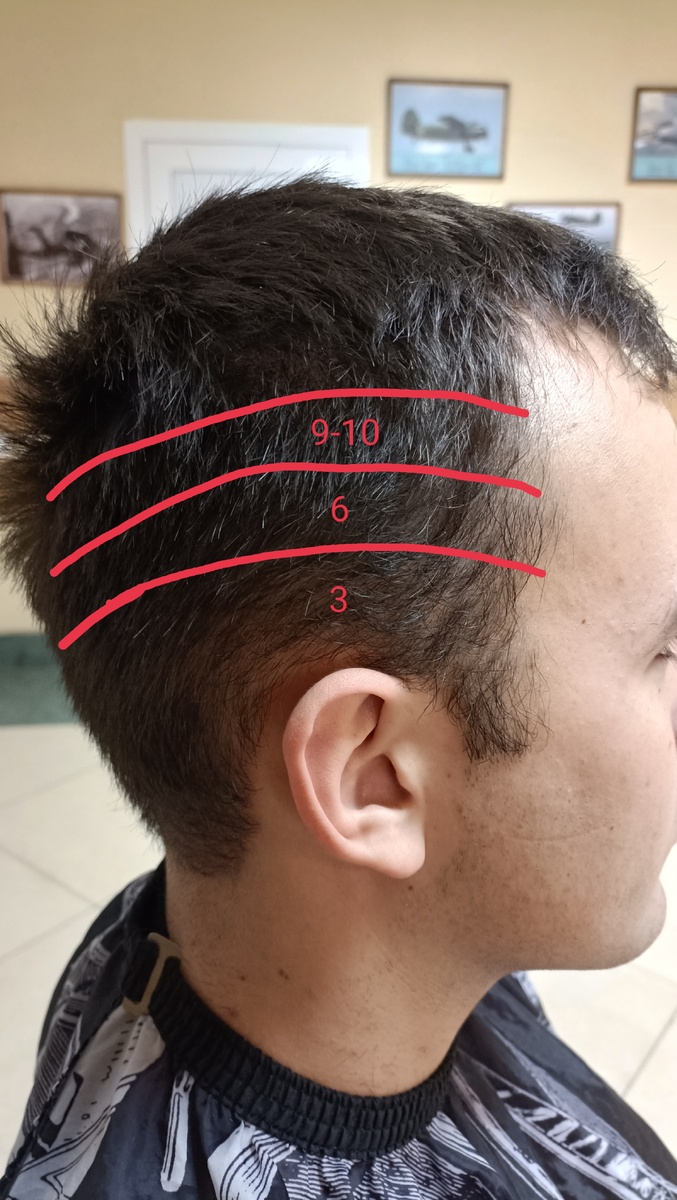 Первая линия у нас контрольная, она определяет высоту, с которой начинается переход. Находим на веске уголок волос и строго по нему делаем контрольную линию