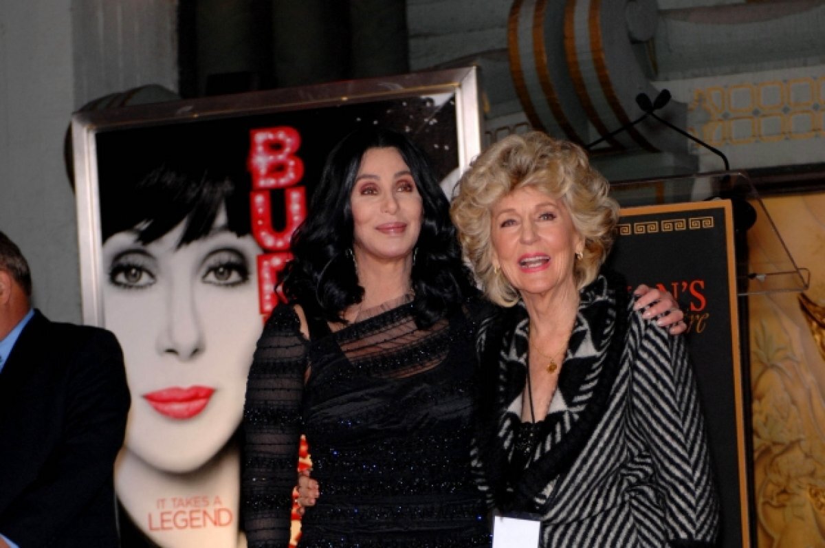    Мать певицы Шер Джорджия Холт умерла в возрасте 96 лет