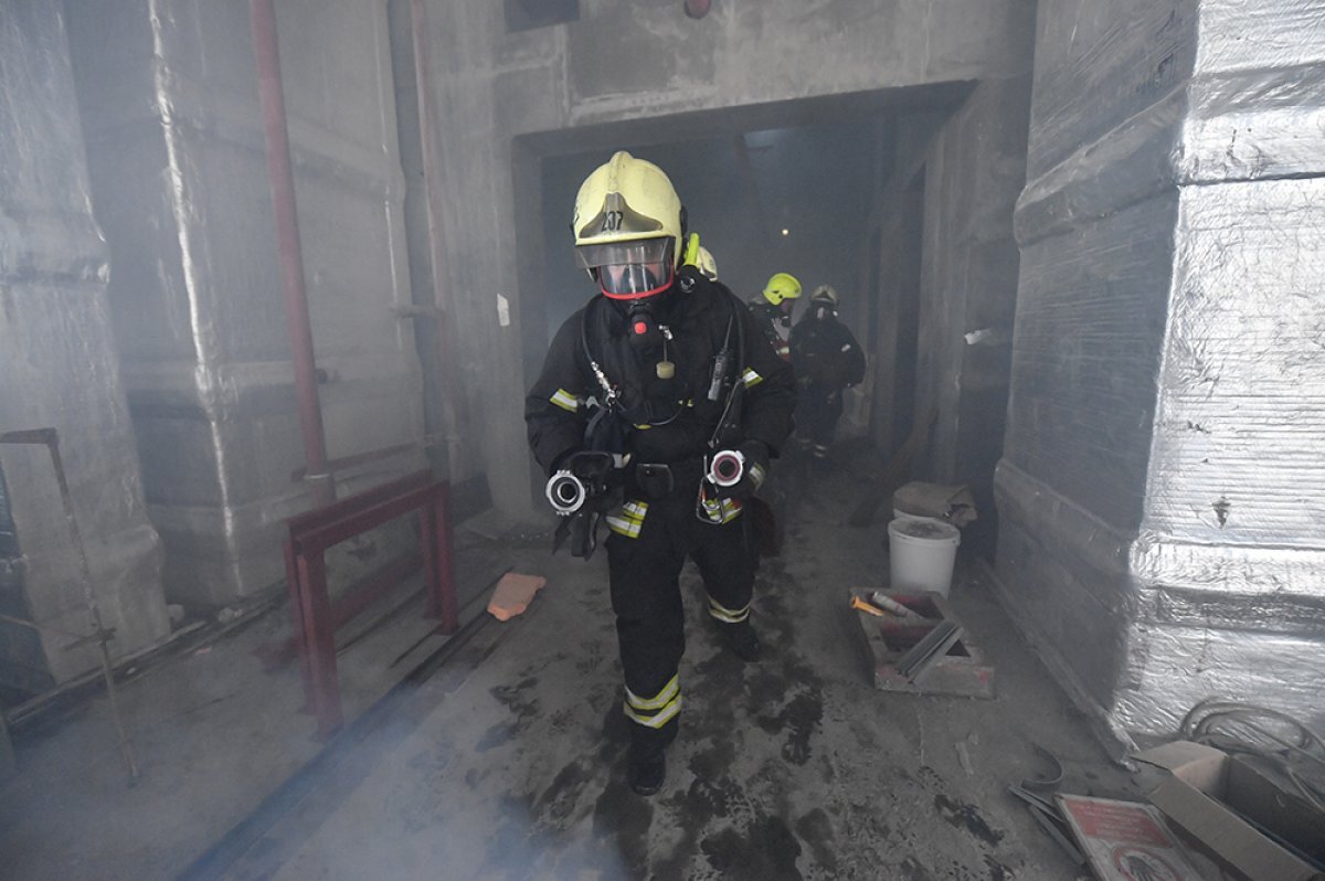    Появились кадры пожара в ТЦ «Стройпарк» в Балашихе