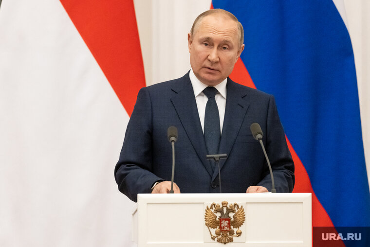    Россия должна жить в справедливом мире, где все равны и могут добиться любых поставленных целей, считает Владимир Путин