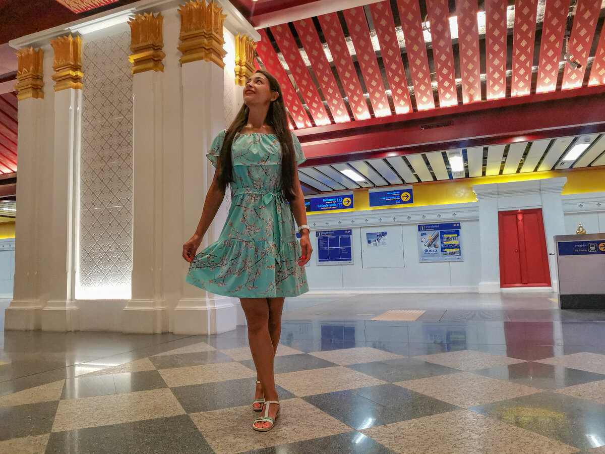 Метро Бангкока. Станция Sanam Chai.