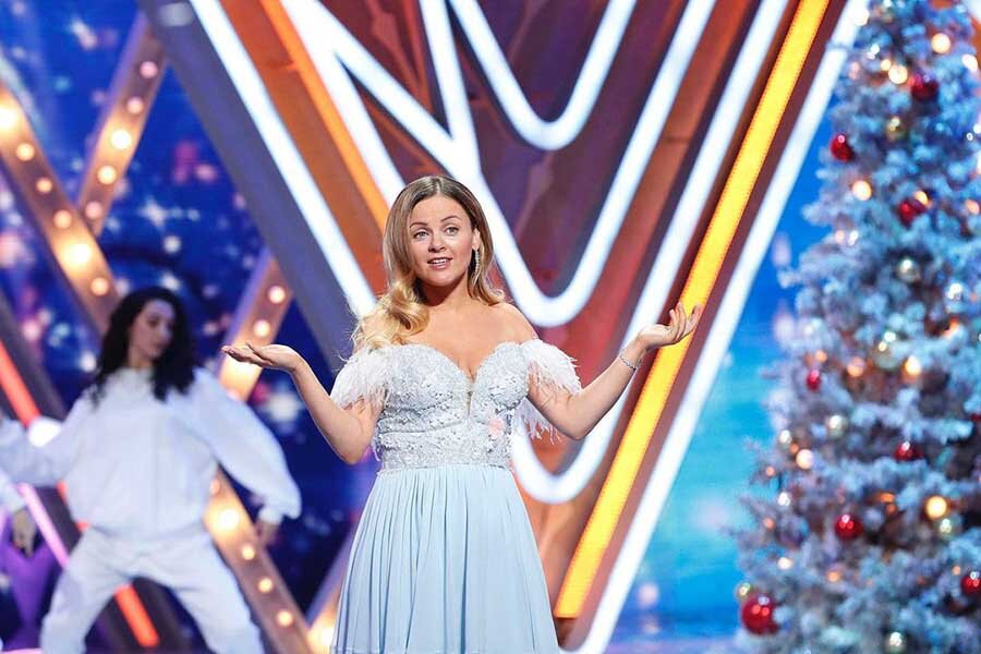 Валерий леонтьев 2020. Григорий лепс шрам на голове. Новогоднее музыкальное шоу. Выступление звезд на новый год. Новогодний скинул.