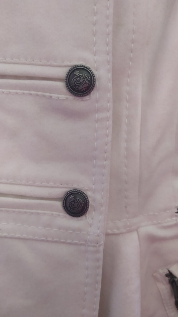 Пальто Bershka. Очень красивые пуговицы под винтаж.