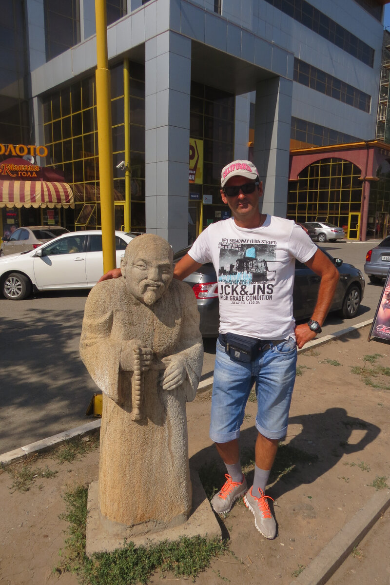 Элиста - столица Калмыкии (фото автора).