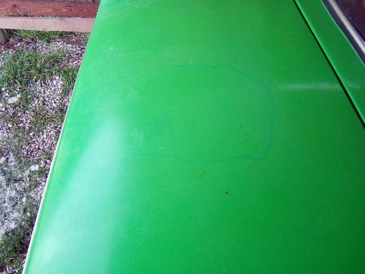 След от наклейки.