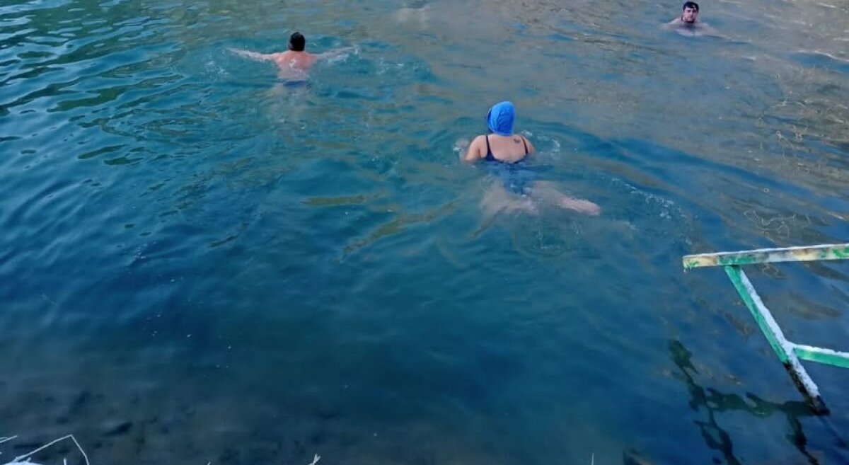    В настоящее время на сероводородных озерах под Калугой проходит традиционная ежегодная встреча калужских и обнинских моржей. Инна Емелина