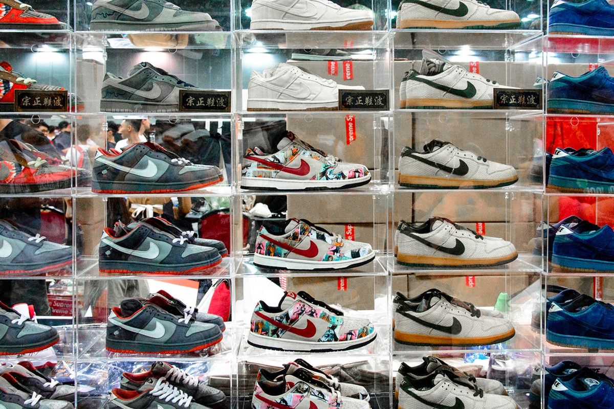Кроссовки много. Самые продаваемые кроссовки. Самые продаваемые кроссовки Nike. Топ продаж кроссовок. Бизнес на кроссовках