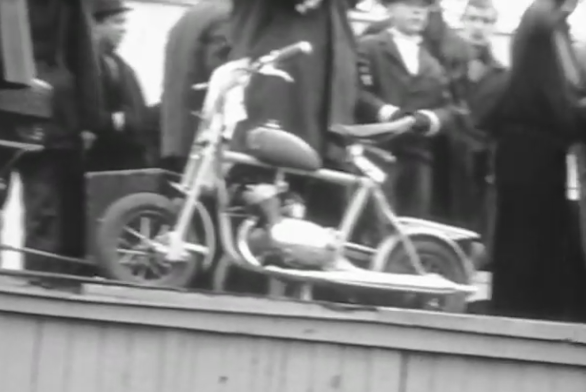 1966 год. Парад самодельных автомобилей. Парк Горького.