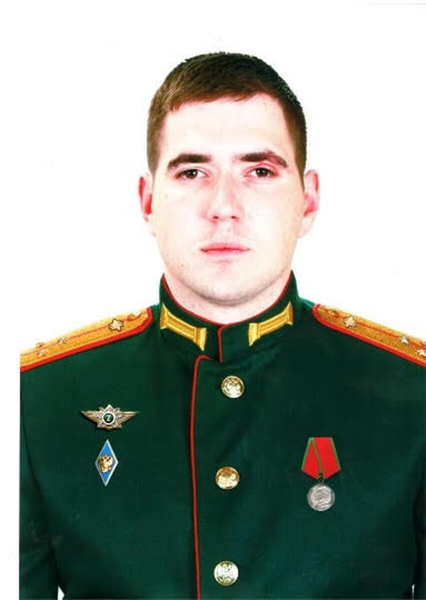     Старший лейтенант Артур Лесников