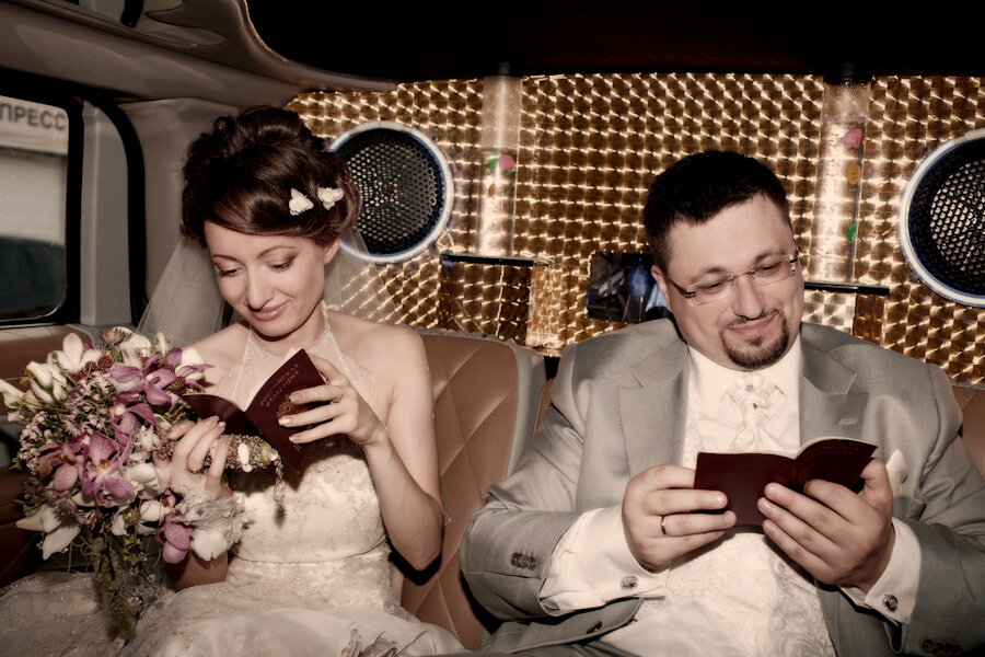 Автор канала с теперь уже официальным супругом после получения паспорта со "штампом". 2010 год