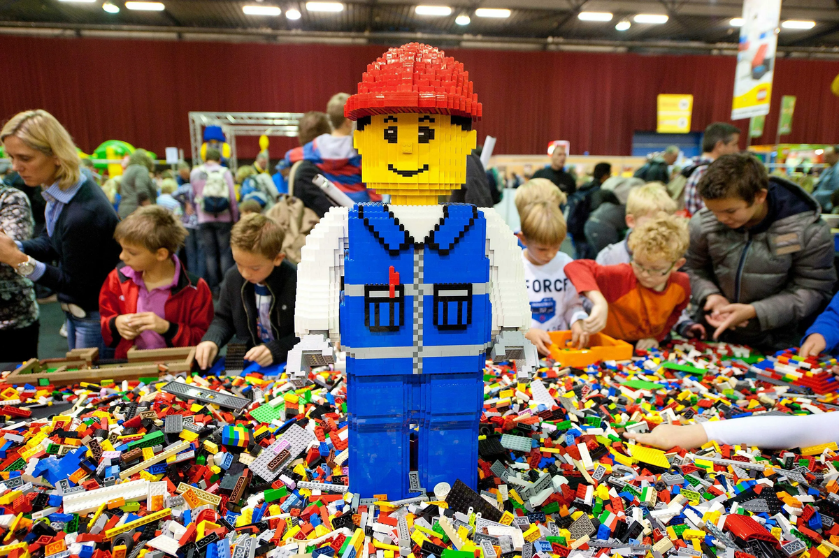 История LEGO. Как конструктор влияет на развитие ребёнка? | BubaGO - для  мам и малышей | Дзен