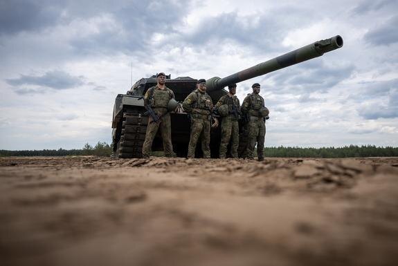    Танки Leopard 2, Michael Kappeler / globallookpress.com