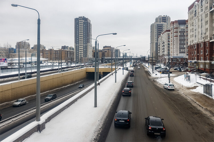 Протяженность улицы Амирхана — более 5 километров. В преддверии Универсиады ее реконструировали, сделав развязку с проспектом Ямашева, а также путепровод на улице Чистопольской Фото: Сергей Елагин