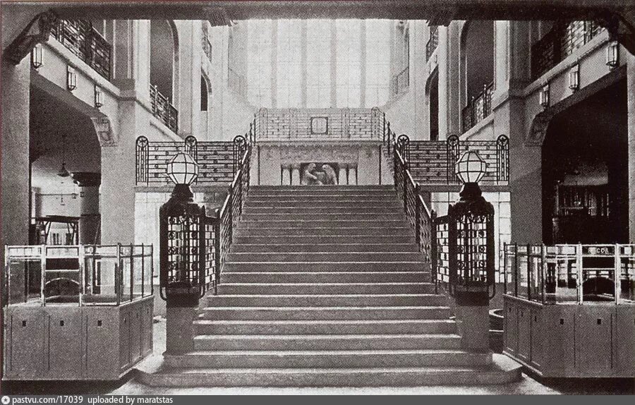 Парадная лестница и холл Универмага. 1912 г. Фото - pastvu.com