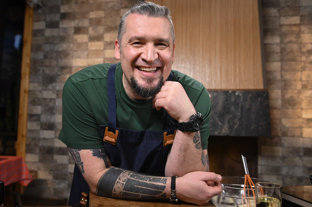 мосин григорий повар. биография шеф повара григория мосина. повар на кухне. сытная кухня с григорием мосиным. повар по телевизору.