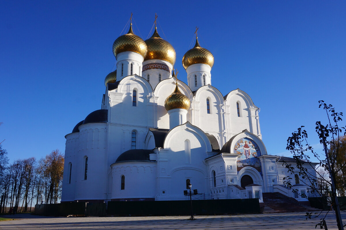 Успенский собор Ярославля. Старый символ в новом обличье | Наши воскресные  маршруты | Дзен