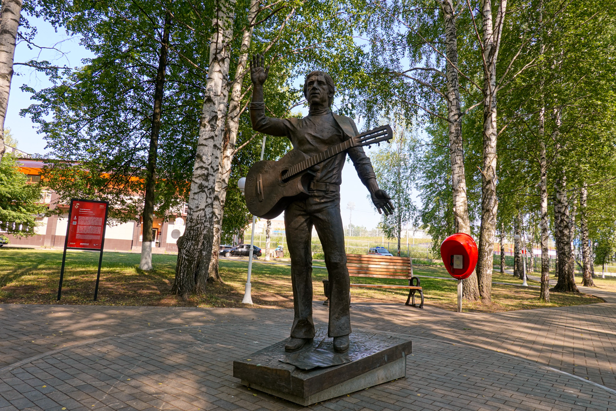 Воткинск. Памятник Владимиру Высоцкому