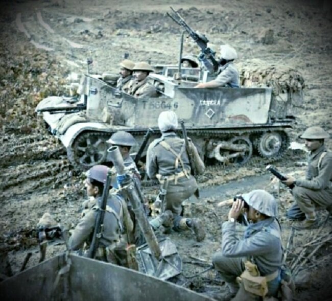 Индийские войска с бронетранспортером Bren на юге Италии, декабрь 1943 года. 