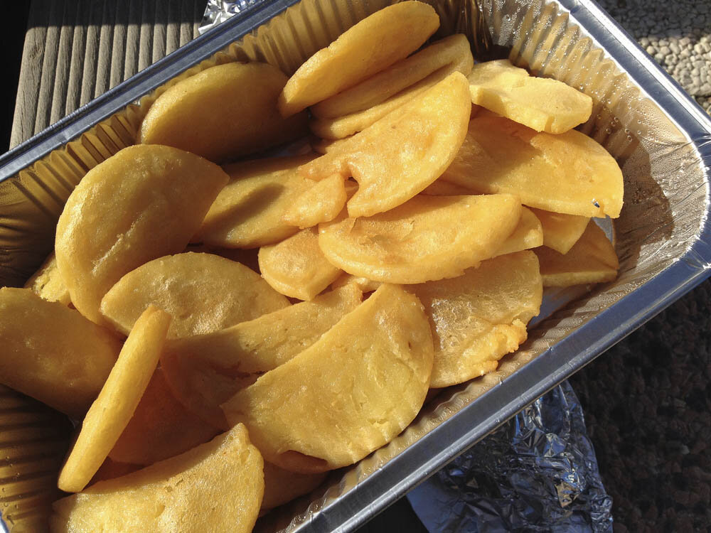 ПанИсса бывает в форме полумесяца, палочек или кубиков. Для полумесяцев в Лигурии используют специальные маленькие формы, но можно и просто нарезать… Листайте галерею. 